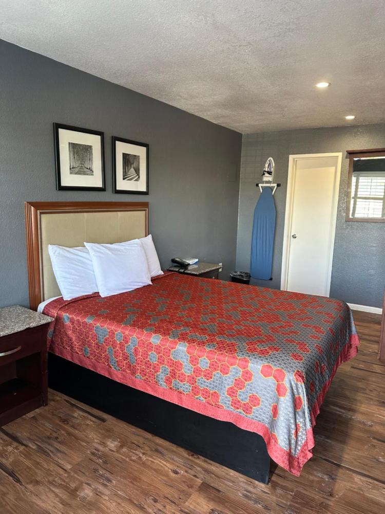 Queen Room interior